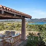 Camilla, Villa *